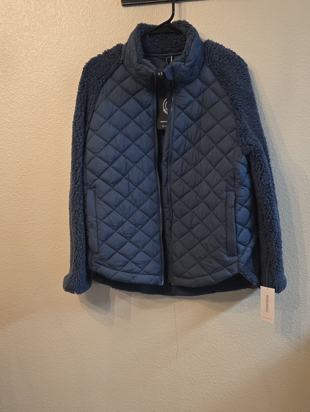 Bernardo Quilted Front Sherpa Sleeve Jacket - Navy Blue